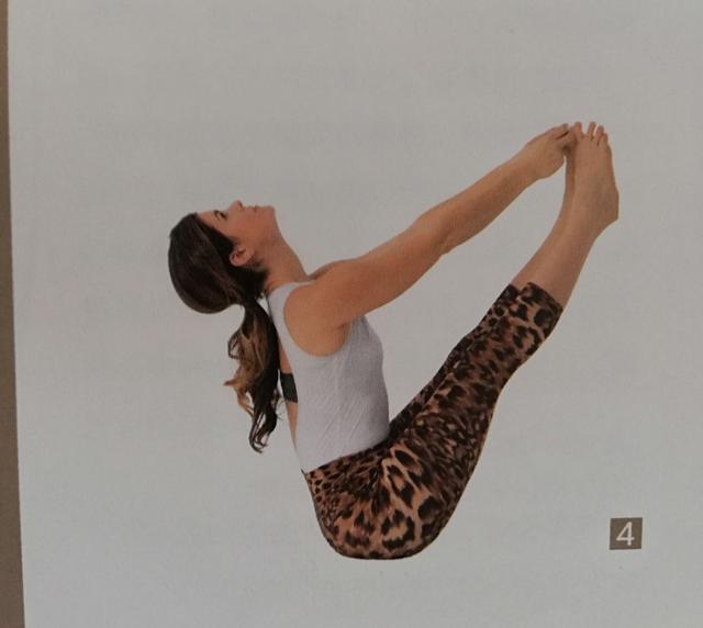 常练这个瑜伽动作，让办公族摆脱背部不适，提升稳固感和伸展感
