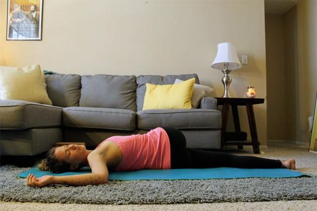 这组简单的睡前瑜伽序列，放松身心缓解焦虑，让你更快的入睡