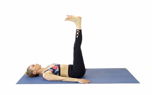 6个适合初学者练习的瑜伽体式，唤醒背部觉知，缓解背部疼痛