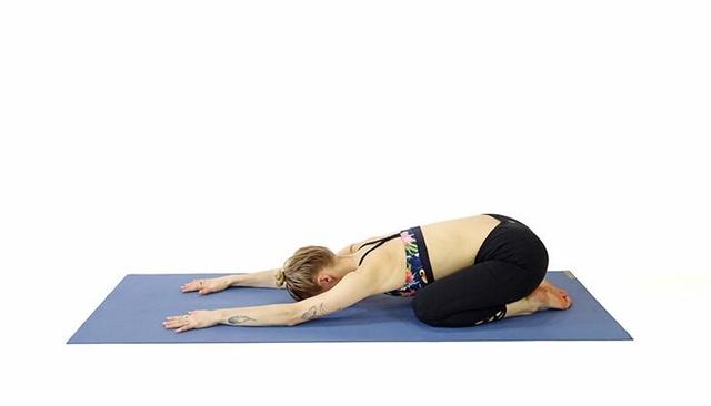 6个适合初学者练习的瑜伽体式，唤醒背部觉知，缓解背部疼痛