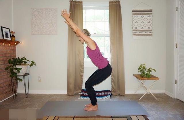 10个能量满满的瑜伽姿势，经常练习，助你锻炼全身力量提高平衡感