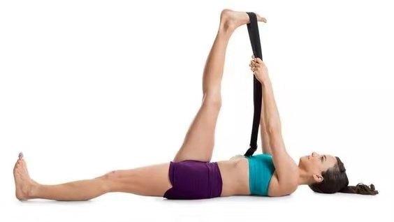 脊柱侧弯，怎样用瑜伽来改善？试试这些瑜伽动作