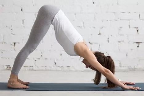 脊柱侧弯，怎样用瑜伽来改善？试试这些瑜伽动作