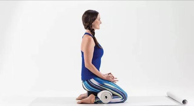 瑜伽英雄式在练习中如何保护膝关节？了解原理正确练习是关键