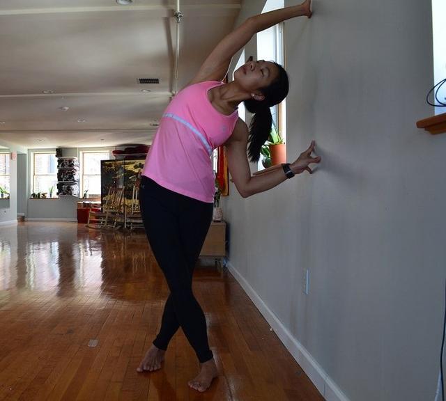 靠墙，让你的瑜伽后弯练习更加安全有效，试试吧！