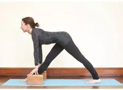 几个简单的瑜伽姿势，经常练习，可减轻腰背疼灵活关节！