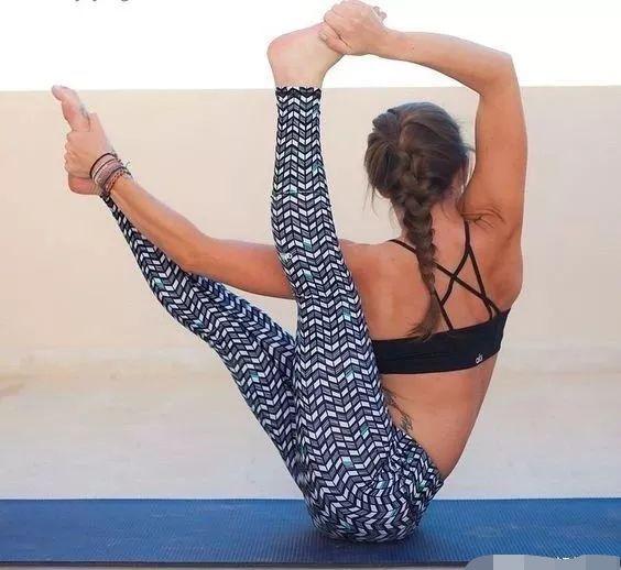 这些简单的瑜伽姿势，有效增强您的核心力量，让腰腹更紧实
