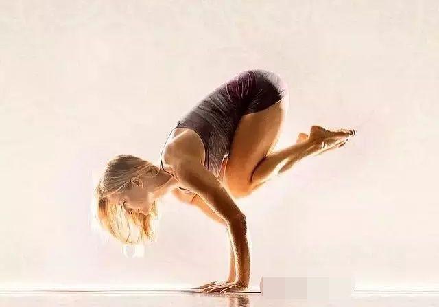 不同年龄层的女性，到底该如何练瑜伽？练哪些体式更适合？