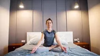 最适合睡前做的瑜伽姿势，超简单还有效，总有一个适合你