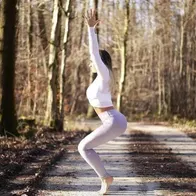 一套针对全身练习的瑜伽序列，全面锻炼你的核心和平衡力