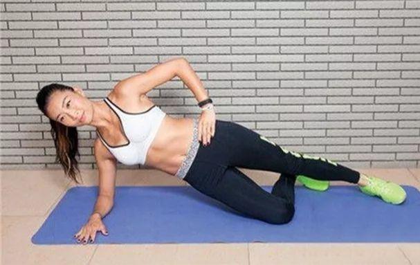 10个锻炼腹部的瑜伽体式，强健核心，助你练出马甲线
