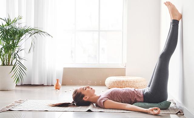 最适合睡前练习的10个瑜伽姿势，放松身心，让你更好入睡