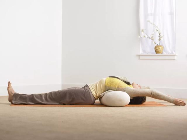 恢复性瑜伽，在家就可以练，简单又放松