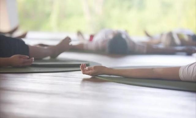 瑜伽休息术的这8个好处你知道吗？可惜好多人都忽略了它