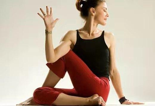 初学瑜伽，如何完成一个完美的莲花坐，试试这样练习