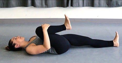 10个瑜伽动作，适合40岁以上女性每天练，越练越年轻