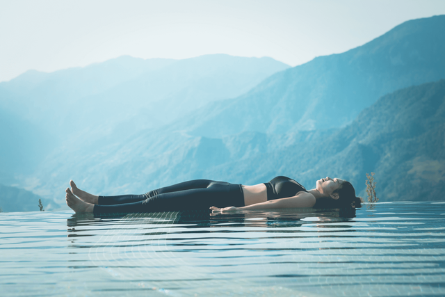 如何在瑜伽摊尸式中放松？