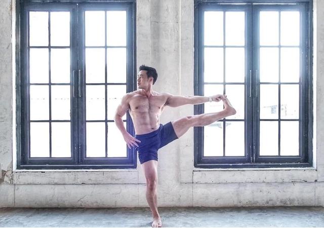 肌肉男练瑜伽，到底有多帅？