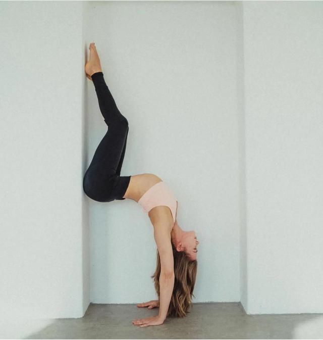 女性高清唯美瑜伽动作照片分享