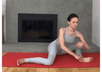 练瑜伽，盘腿时两边膝盖高低不一？怎么破？