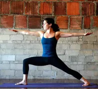 这个瑜伽体式，开髋又美化双腿，还能改善体态