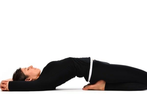 这个瑜伽体式，深度拉伸，促进骨盆健康，尤其适合女性