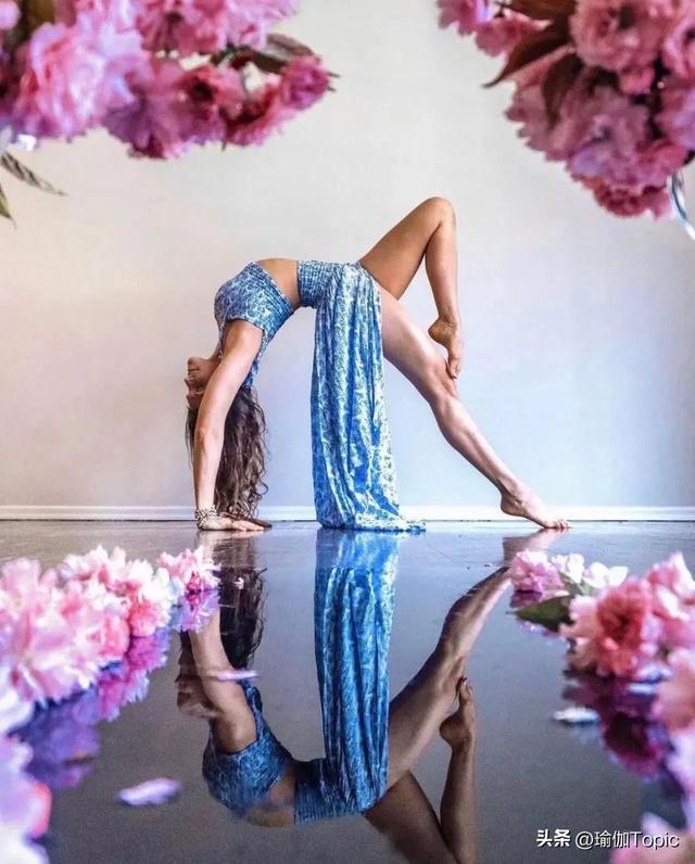 女生练瑜伽，这样穿搭不仅显臀翘，腿还细！！