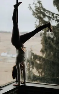 精选女性瑜伽「倒立」照，你练过倒立吗？