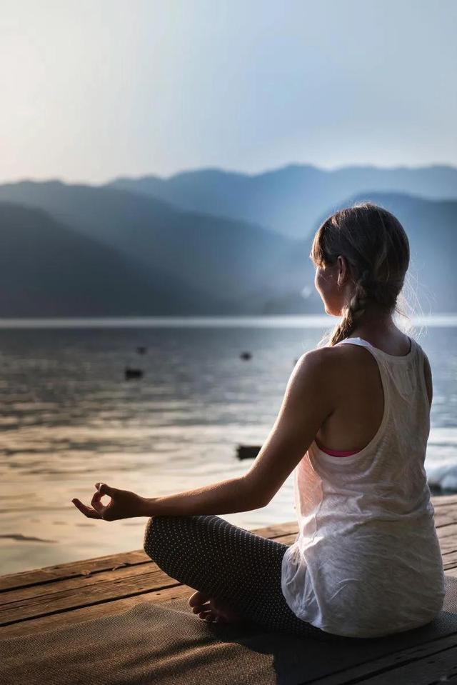 瑜伽中的冥想怎么跟生活连接起来？这样做让你找回平静的内心！
