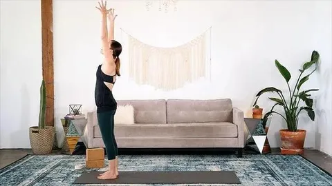 每一次这样练习瑜伽手臂上举式，都能让你快速进步！