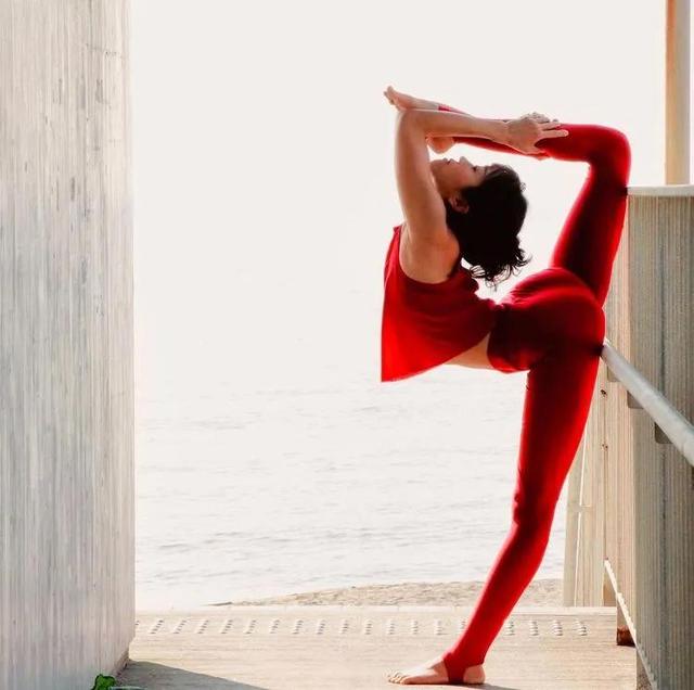 12张女性瑜伽动作图分享，这样拍照超级显腿长！
