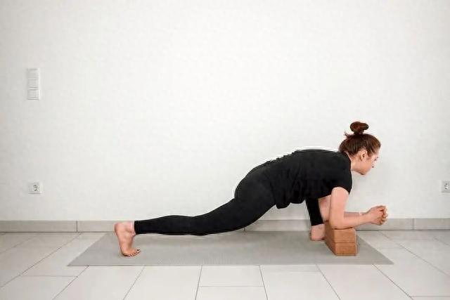 5个瑜伽动作，拉伸，激活臀部肌肉，常练好处多多！