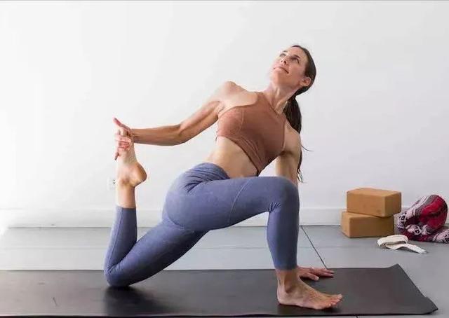 为什么建议你，多练习瑜伽开髋体式？