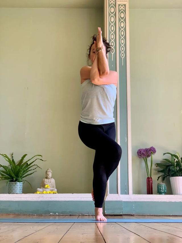 练瑜伽，平衡感差如何改善？这8个体式要常练！