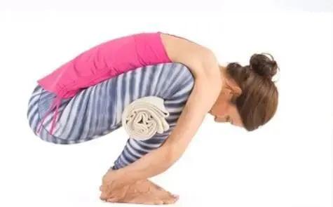 简单实用的瑜伽蹲：每天3分钟，让排便顺畅，大肚腩消失