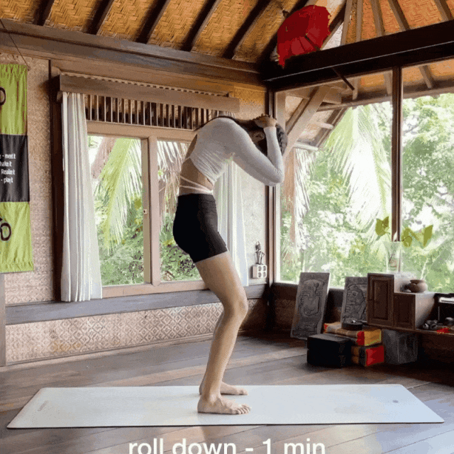 早起练练这10个舒展全身关节的瑜伽动作，拉伸僵硬的肌肉，超舒服